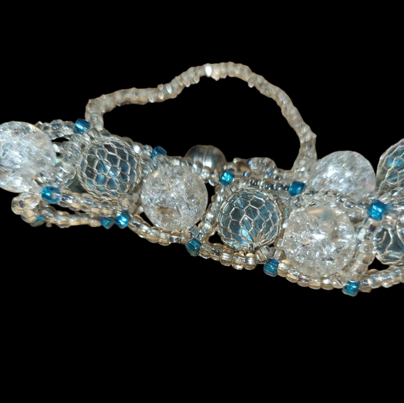 6 in Handmade Festive Seed Beaded bracelet with Magnetic Clasp L6 - Picture 2 of 3